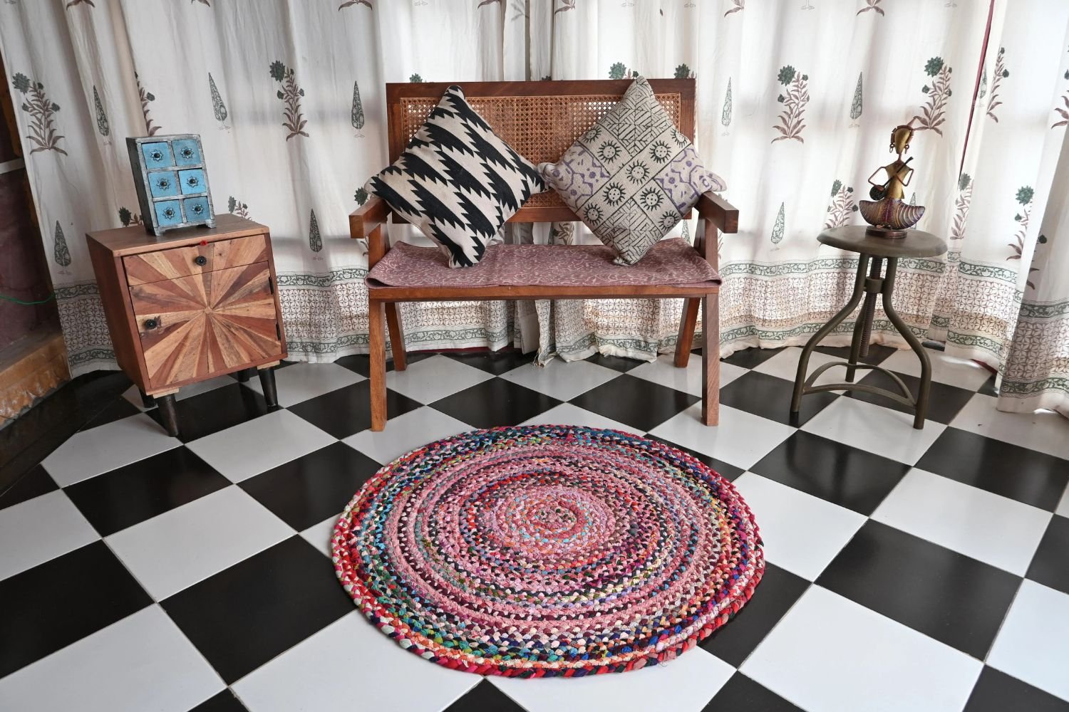 1 Vibrant Multi-Color Braided Spiral Round Area Rug | Craftindo - Image 1