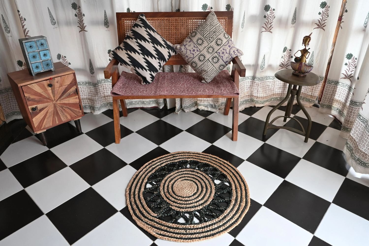 1 Boho Braided Concentric Circles Jute & Black Round Rug | Craftindo - Image 1