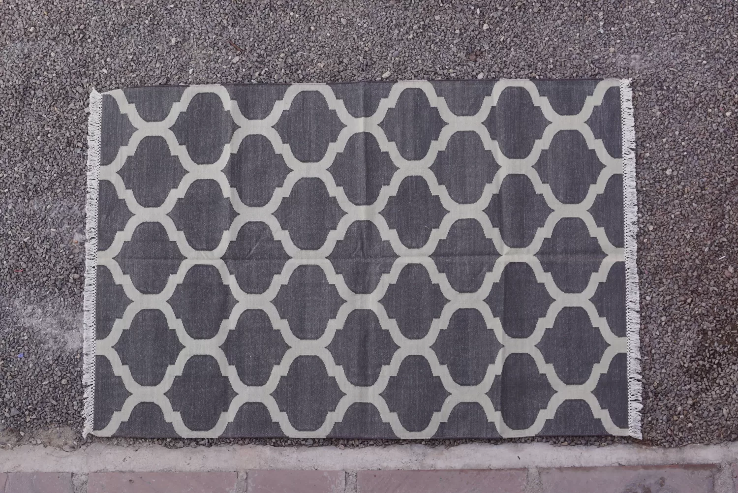 Charcoal & Light Grey Trellis Geometric Cotton Dhurrie Area Rug, 4x6 ft | Rugmoda - Texture Detail charcoal grey cotton dhurrie rug flatweave texture