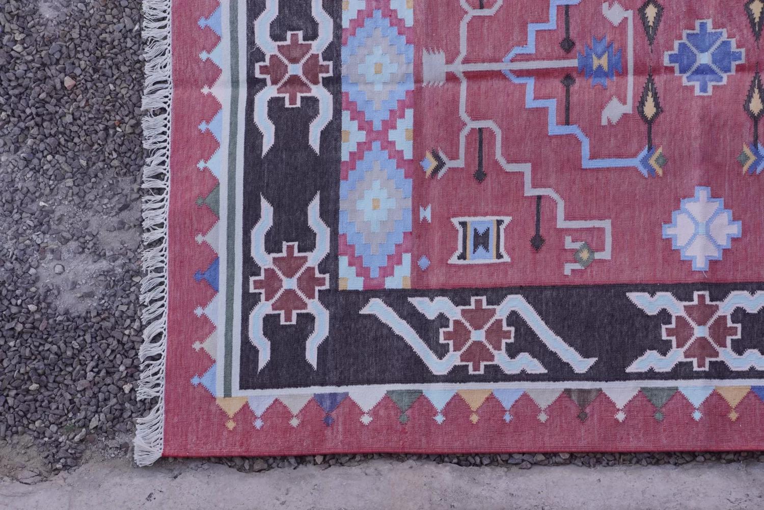 Geometric Tribal Medallion Red Area Rug 4x6 ft | Rugmoda - Reverse Side reversible muted reddish-pink cotton rug handmade Jodhpur