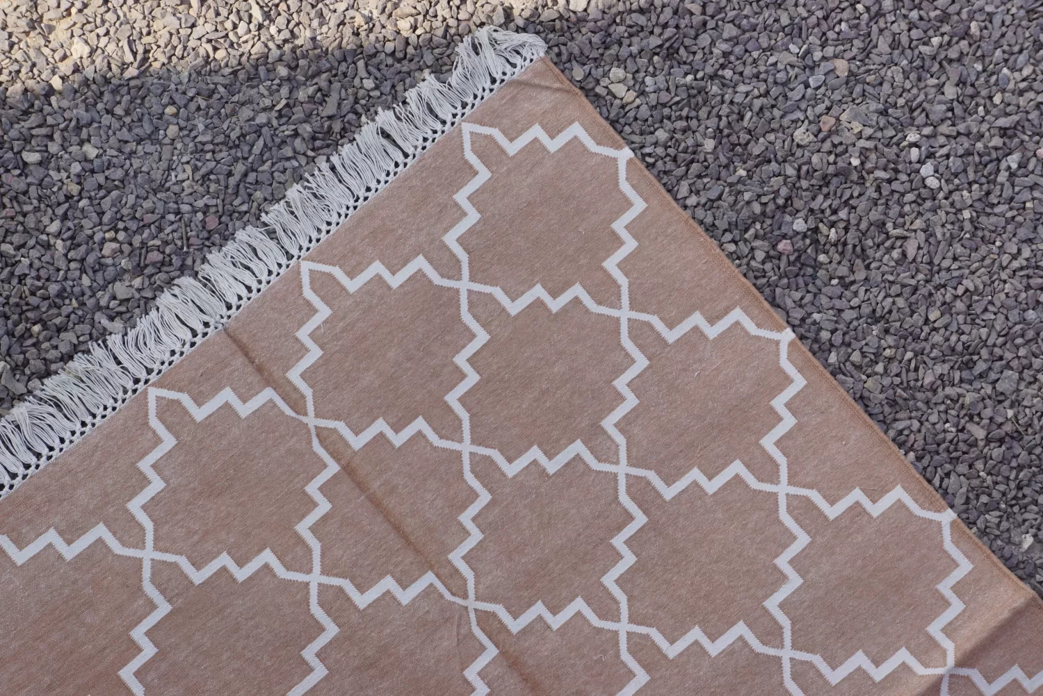 Traditional Area Rugs Moroccan Trellis Cotton, Light Brown 3x5 ft | Rugmoda - Texture Detail light brown cotton dhurrie rug flatweave texture