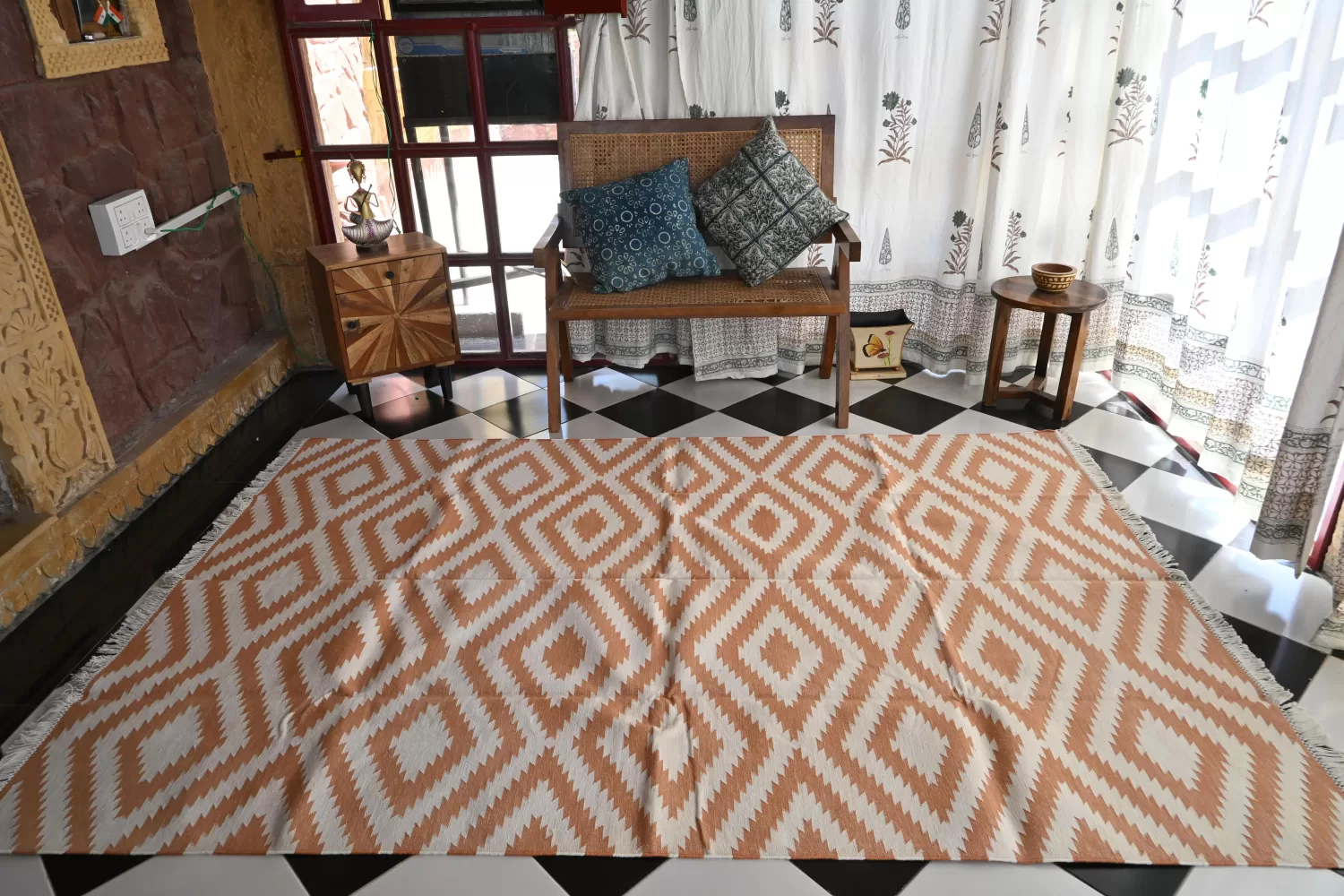 Peach & Ivory Geometric Diamond Dhurrie, 5x8 ft | Rugmoda - Texture Detail peach cotton dhurrie rug flatweave texture